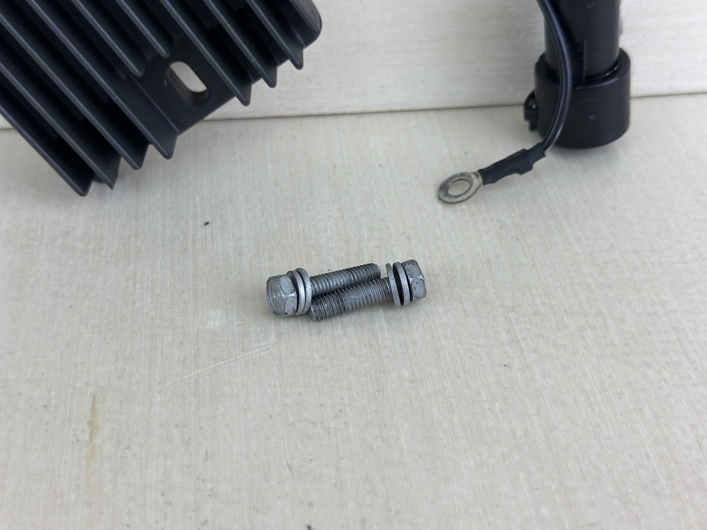 2003 Yamaha 80HP 4 Stroke Outboard Rectifier & Regulator Assembly 67F-81960-12-00