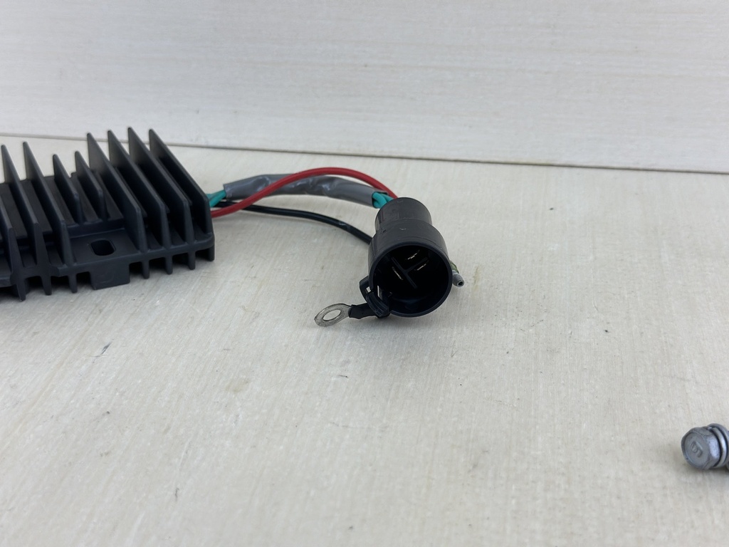 2003 Yamaha 80HP 4 Stroke Outboard Rectifier & Regulator Assembly 67F-81960-12-00