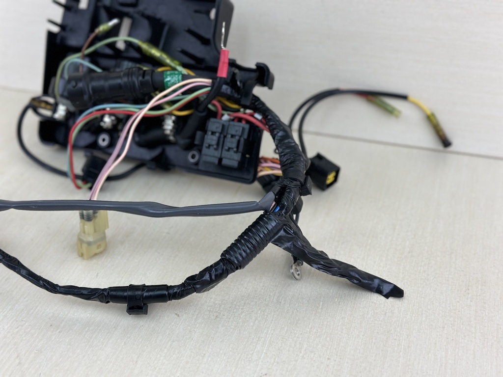 2003 Yamaha 80HP 4 Stroke Outboard Engine Wire Harness Assembly 67F-82590-04-00