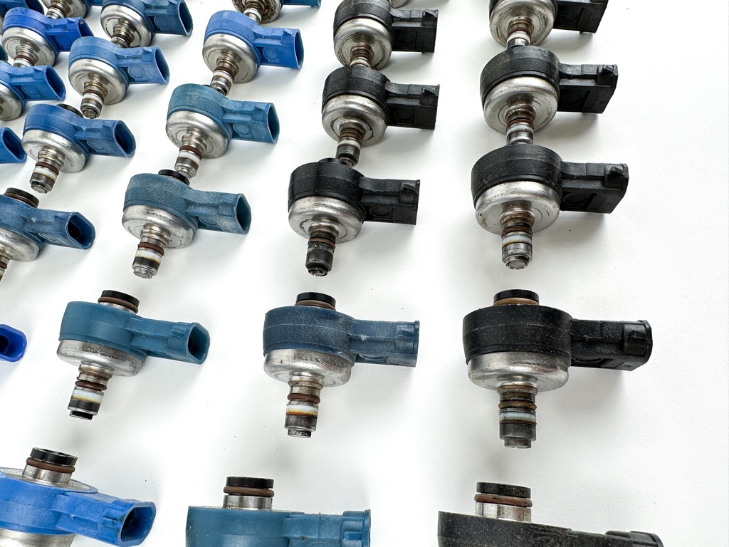 Lot of 60 Mercury Optimax Air Injectors OEM Used Untested Core Rebuild Parts
