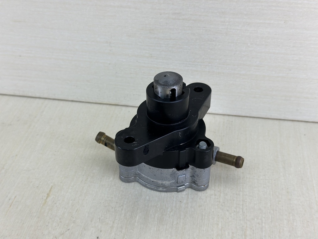 2003 Yamaha 80HP 4 Stroke Outboard Fuel Pump Assembly 68V-24410-00-00