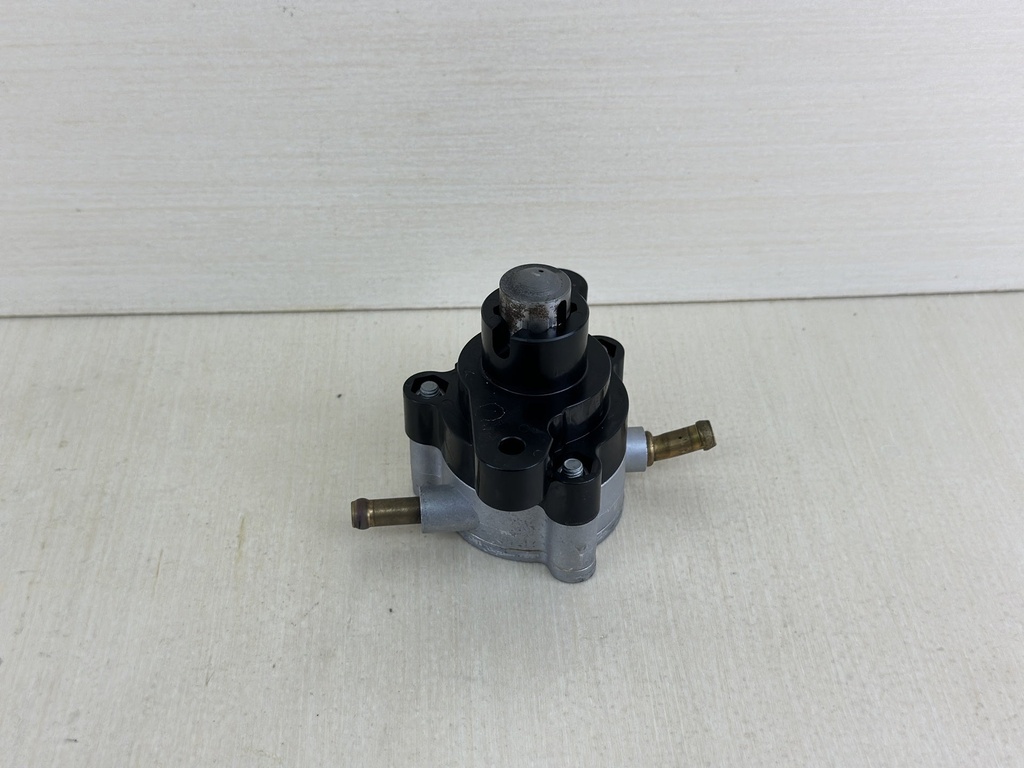 2003 Yamaha 80HP 4 Stroke Outboard Fuel Pump Assembly 68V-24410-00-00