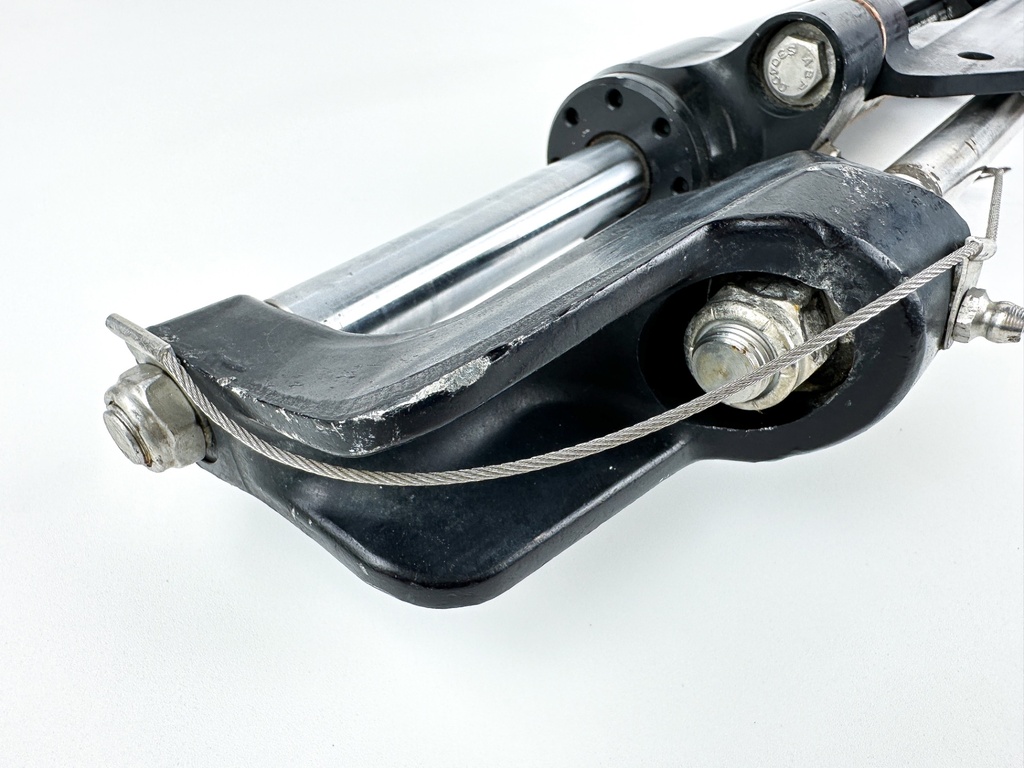 Seastar HC5345-3 Front Mount Pivoting Outboard Hydraulic Steering Cylinder