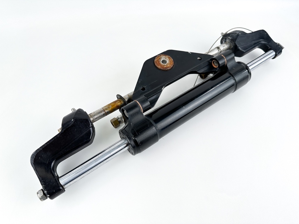 Seastar HC5345-3 Front Mount Pivoting Outboard Hydraulic Steering Cylinder