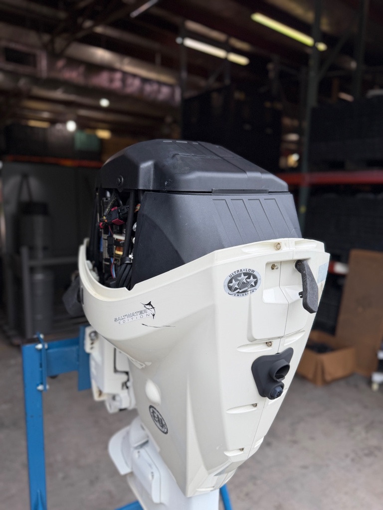 2007 Evinrude Etec 115HP 2 Stroke Outboard Engine W/ 25” Shaft - 242 Hours