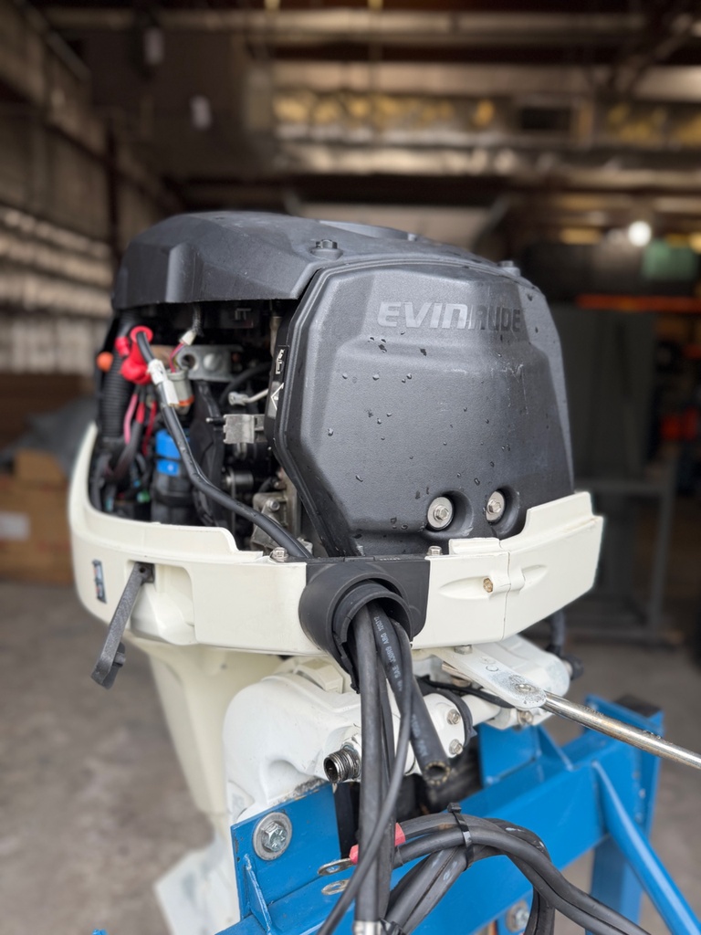 2007 Evinrude Etec 115HP 2 Stroke Outboard Engine W/ 25” Shaft - 242 Hours