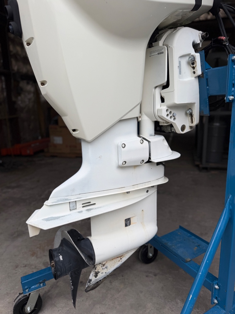 2007 Evinrude Etec 115HP 2 Stroke Outboard Engine W/ 25” Shaft - 242 Hours