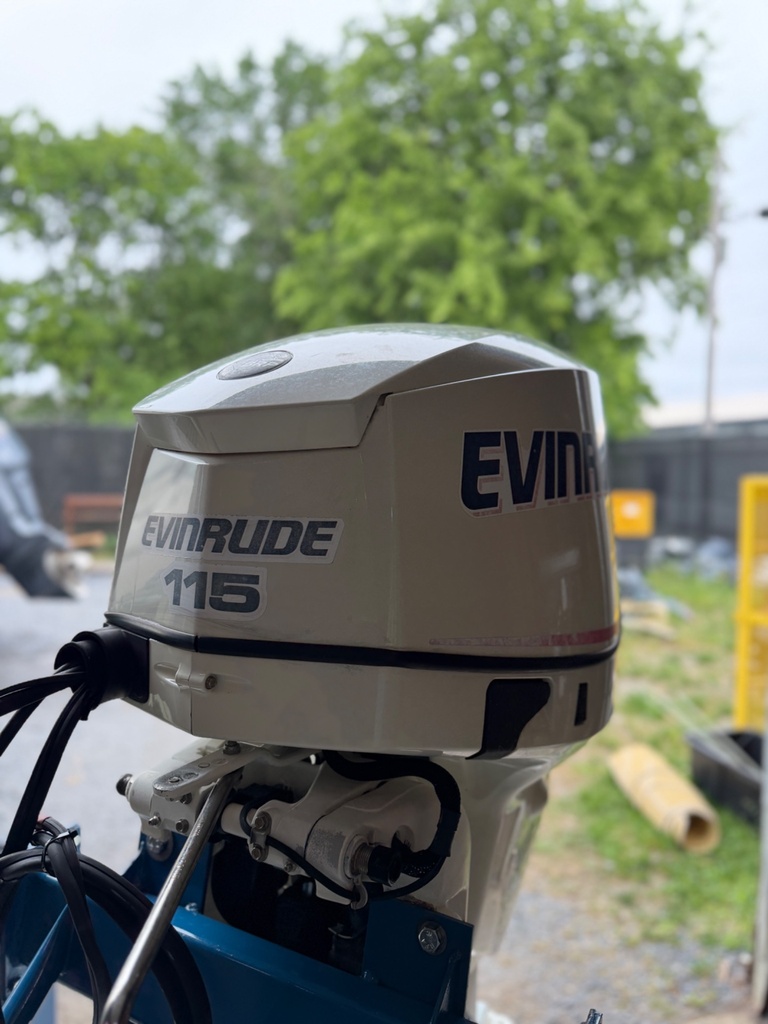 2007 Evinrude Etec 115HP 2 Stroke Outboard Engine W/ 25” Shaft - 242 Hours