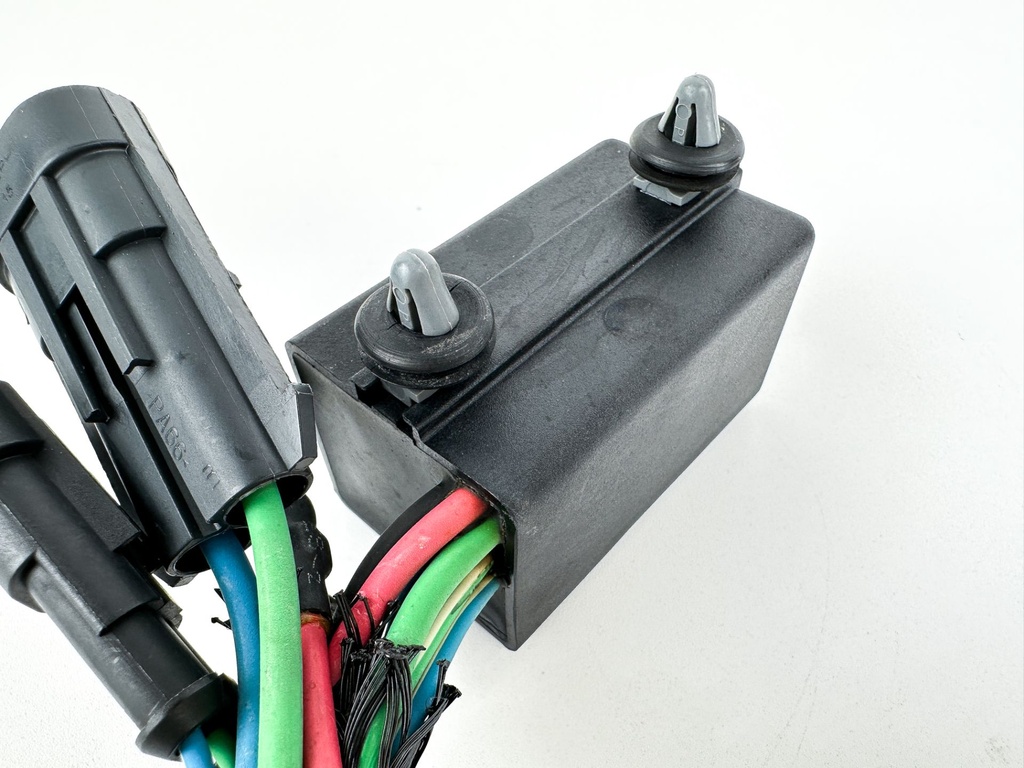 2014 Evinrude 200 HP 2 Stroke Outboard Trim Tilt Relay 0586767 OEM