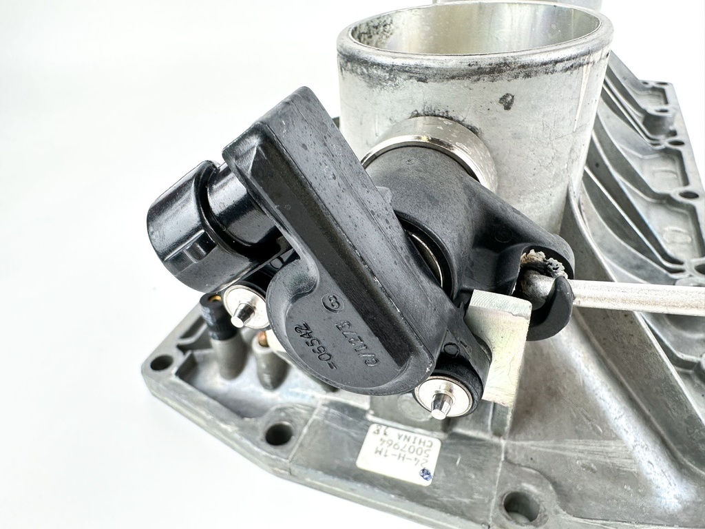 2014 Evinrude 200 HP 2 Stroke Outboard Throttle Body Assembly 5007964 OEM