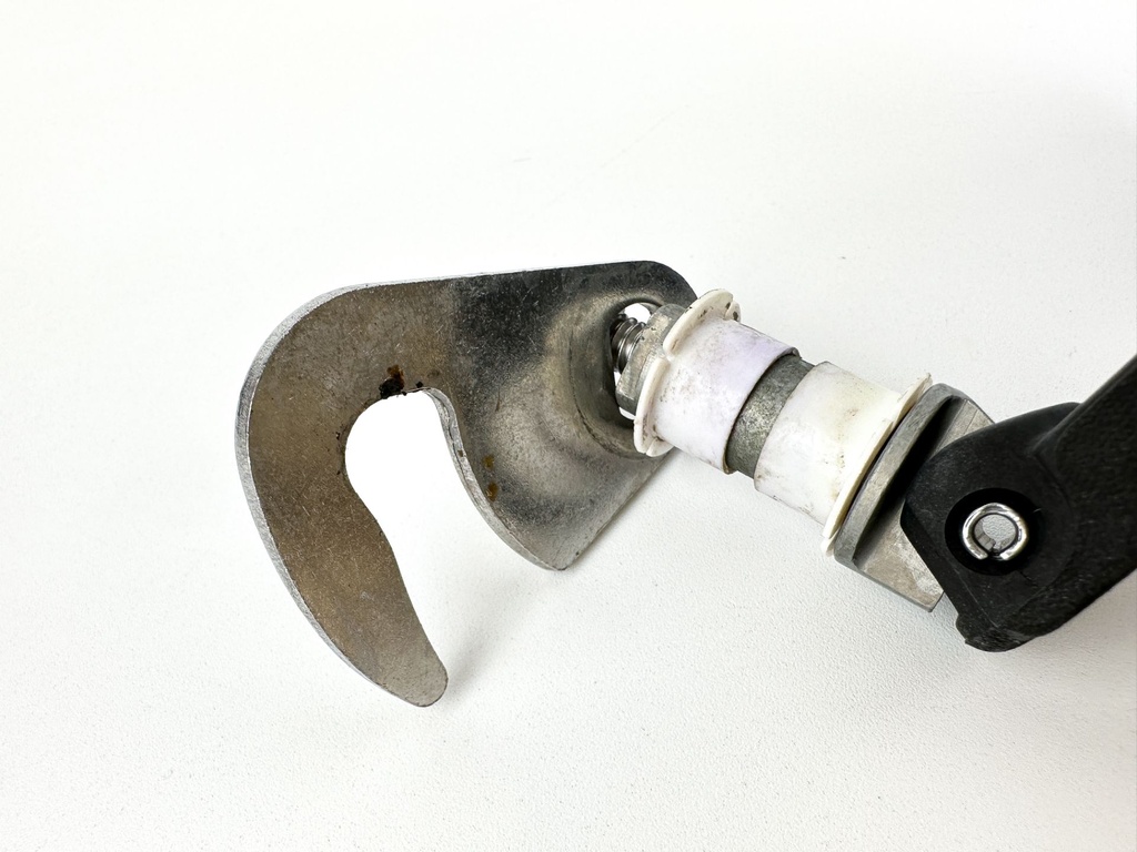2014 Evinrude 200 HP 2 Stroke Outboard Starboard Latch Handle 5005708 OEM