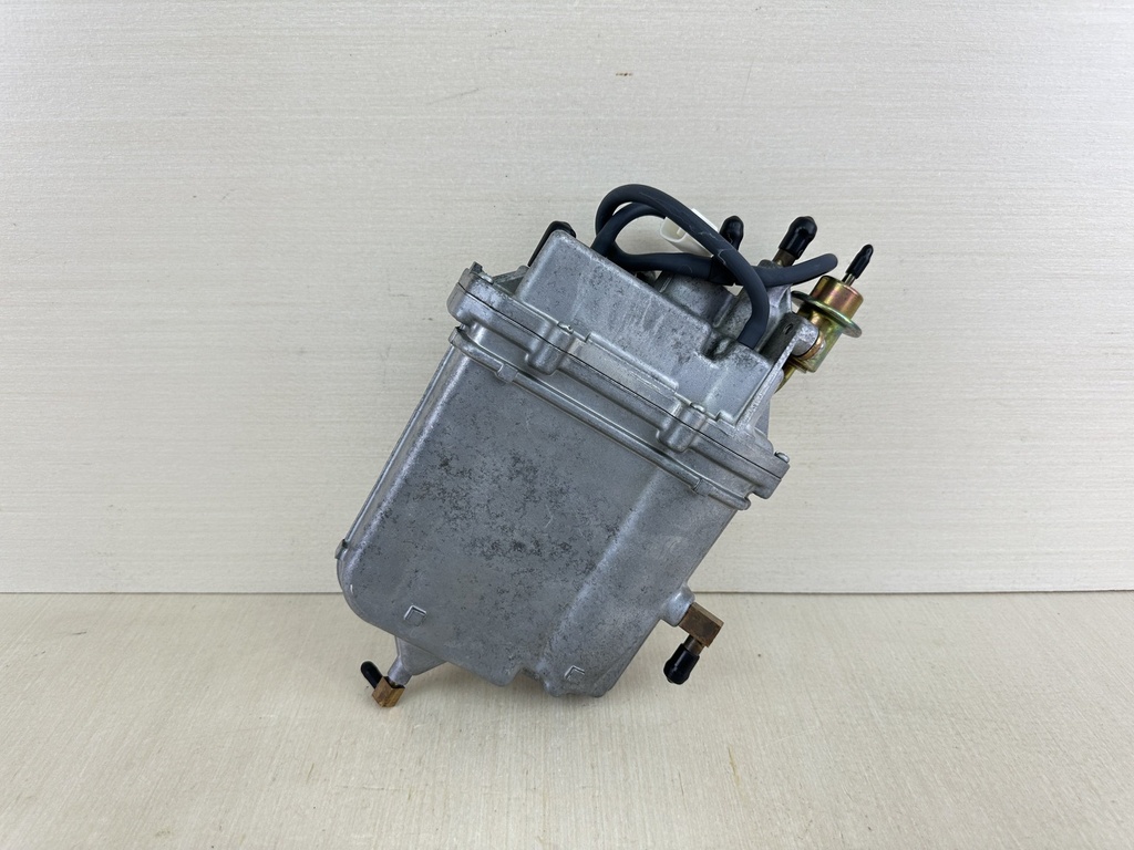 2006 Yamaha 150HP 4 Stroke Outboard VST Float Chamber Assembly 63P-14180-00-00