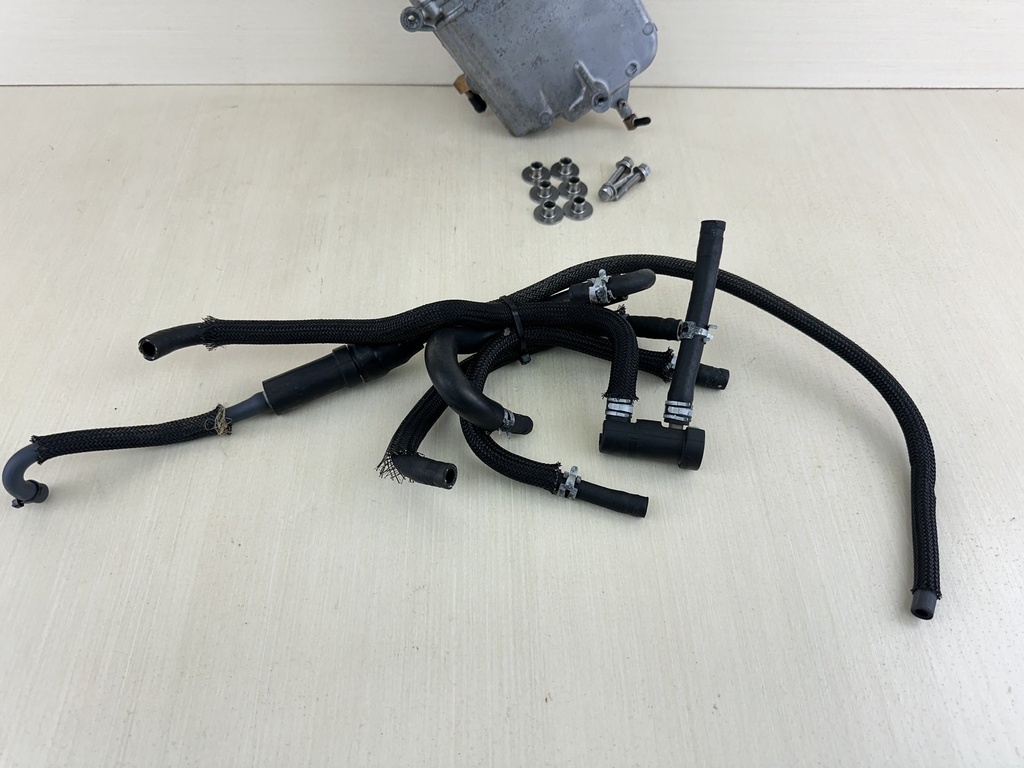 2006 Yamaha 150HP 4 Stroke Outboard VST Float Chamber Assembly 63P-14180-00-00