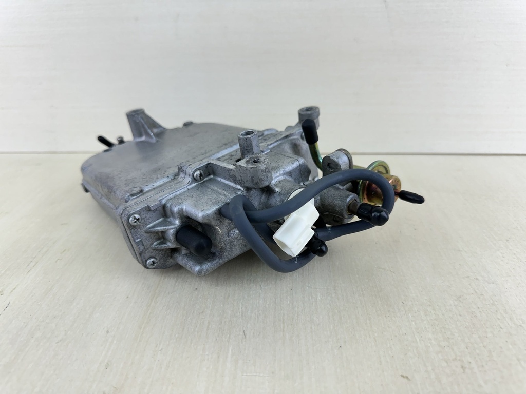 2006 Yamaha 150HP 4 Stroke Outboard VST Float Chamber Assembly 63P-14180-00-00