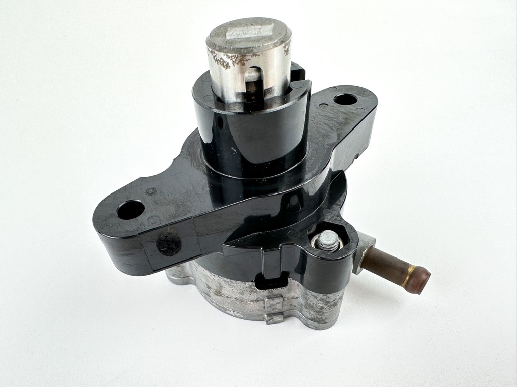 2005 Yamaha 115 HP 4 Stroke Outboard Fuel Pump 68V-24410-00-00 OEM