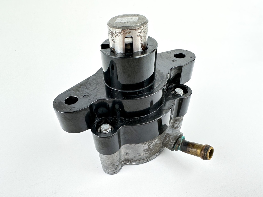 2005 Yamaha 115 HP 4 Stroke Outboard Fuel Pump 68V-24410-00-00 OEM