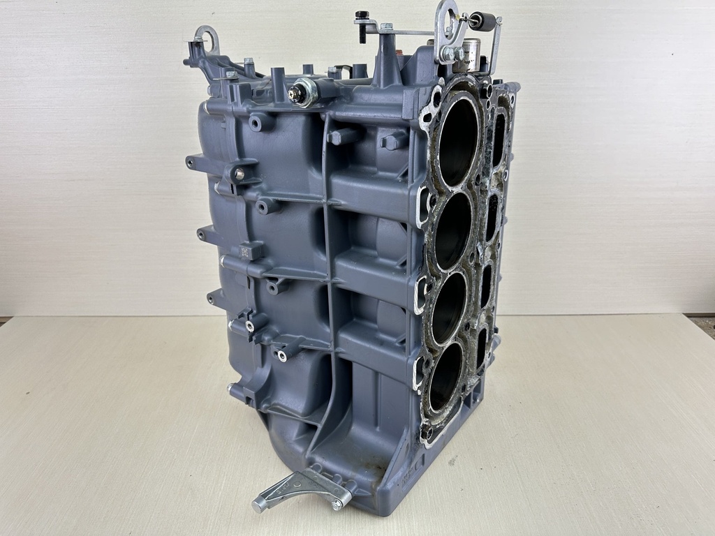 2003 Yamaha 80HP 4 Stroke Outboard Crankcase Assembly 67F-15100-04-00 - Parts / Repair