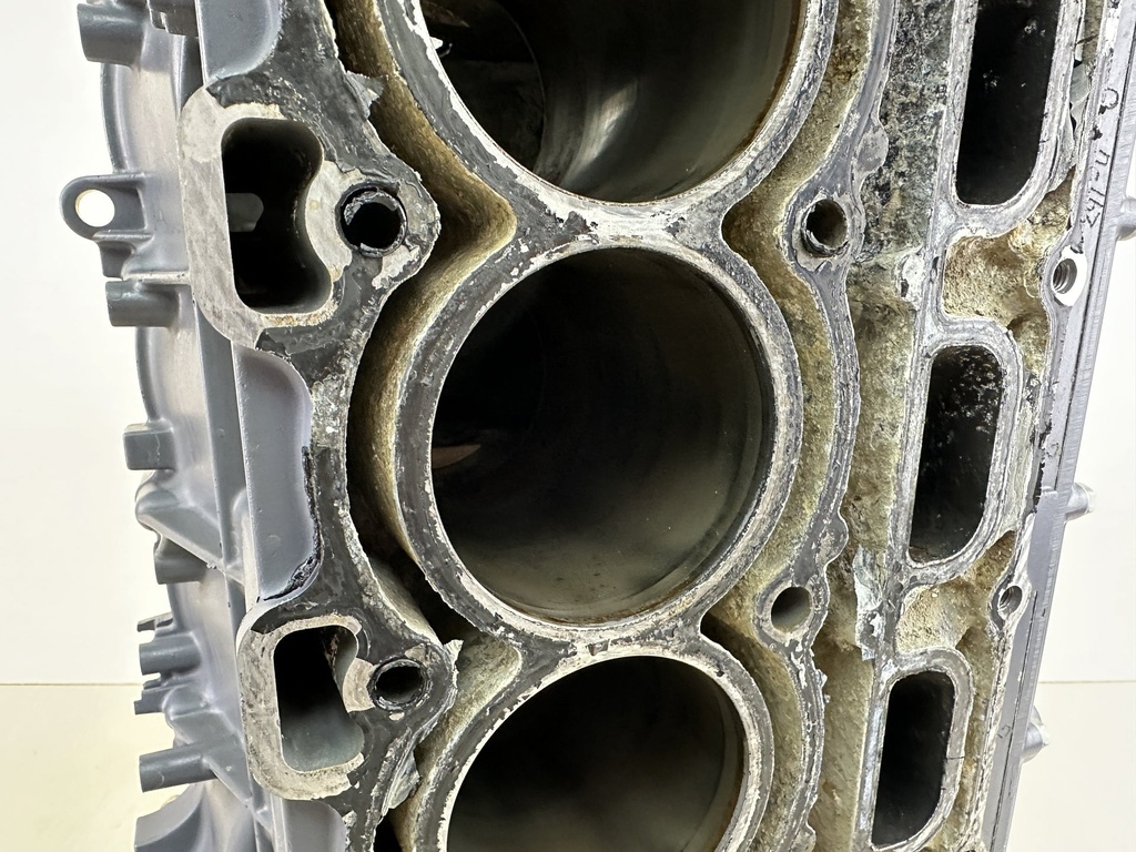 2003 Yamaha 80HP 4 Stroke Outboard Crankcase Assembly 67F-15100-04-00 - Parts / Repair