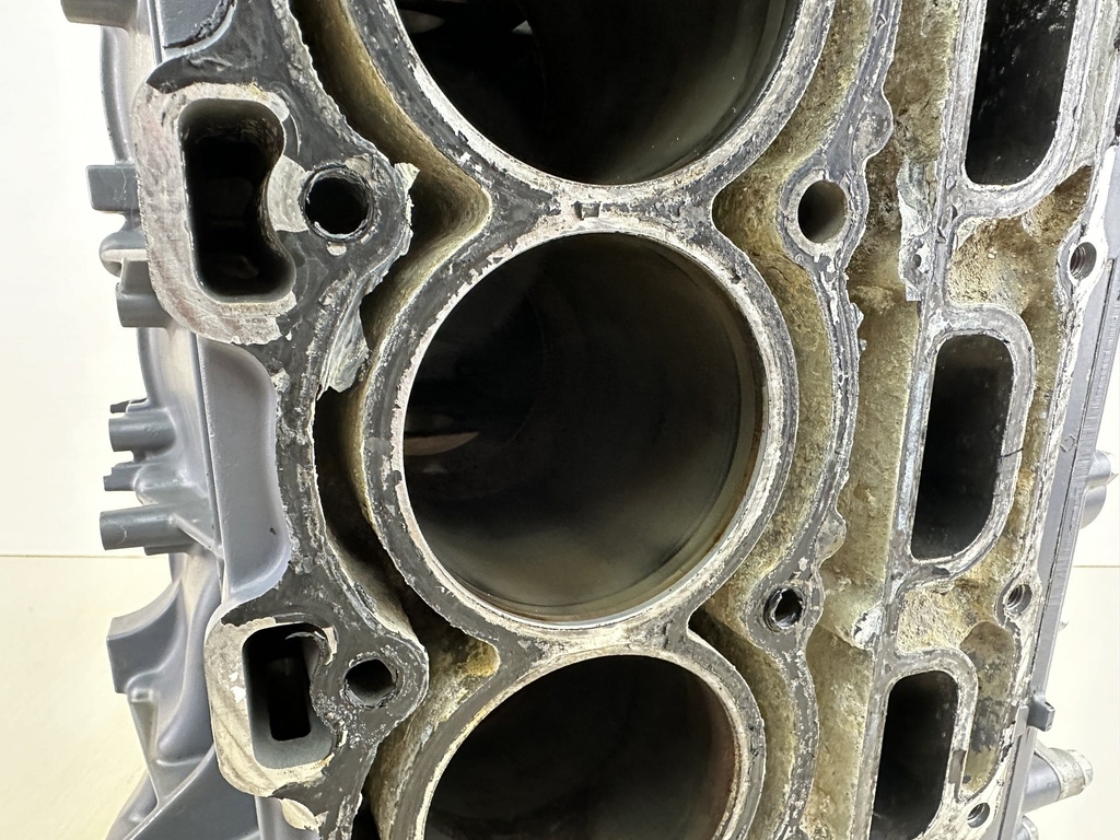 2003 Yamaha 80HP 4 Stroke Outboard Crankcase Assembly 67F-15100-04-00 - Parts / Repair