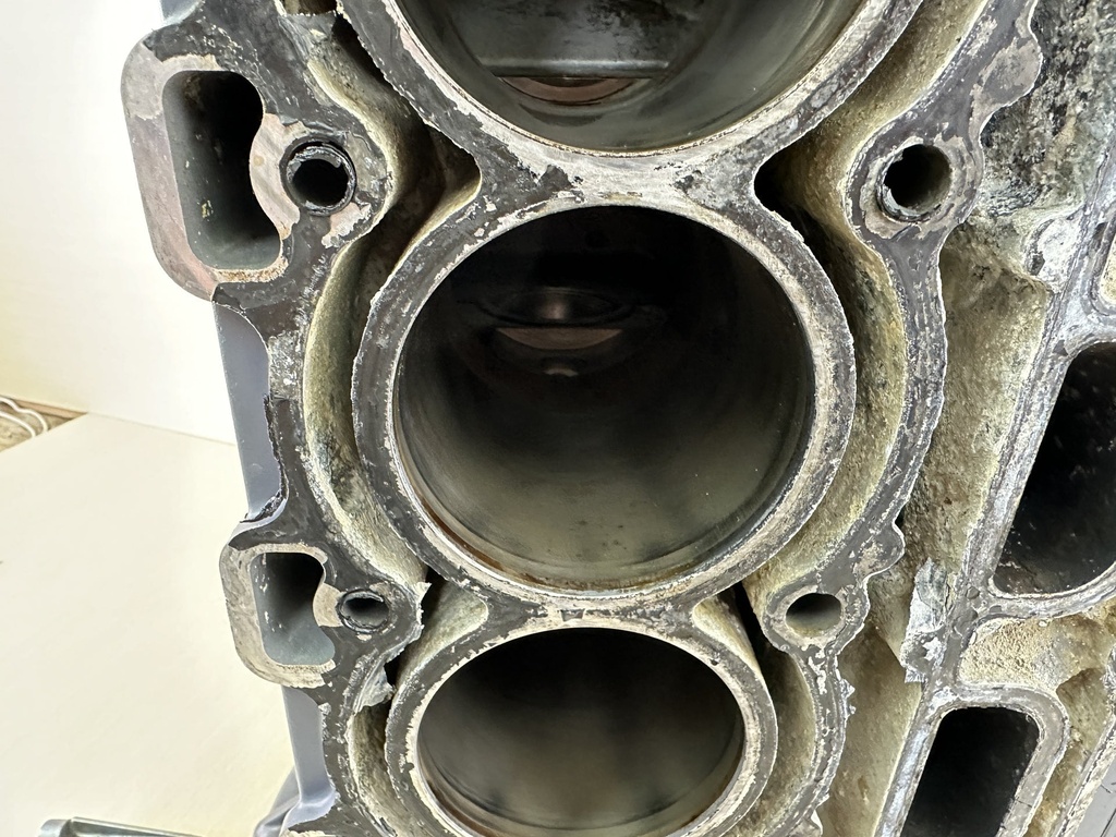 2003 Yamaha 80HP 4 Stroke Outboard Crankcase Assembly 67F-15100-04-00 - Parts / Repair