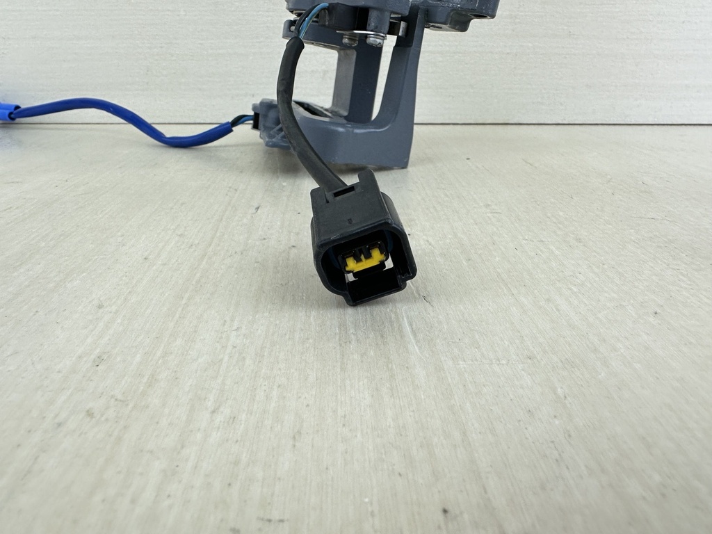 2006 Yamaha 150HP 4 Stroke Outboard Switch & Bracket Assembly 60V-8259F-01-00