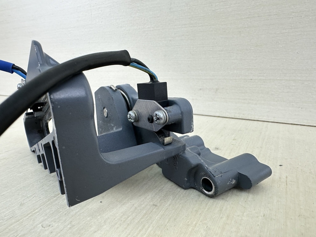 2006 Yamaha 150HP 4 Stroke Outboard Switch & Bracket Assembly 60V-8259F-01-00