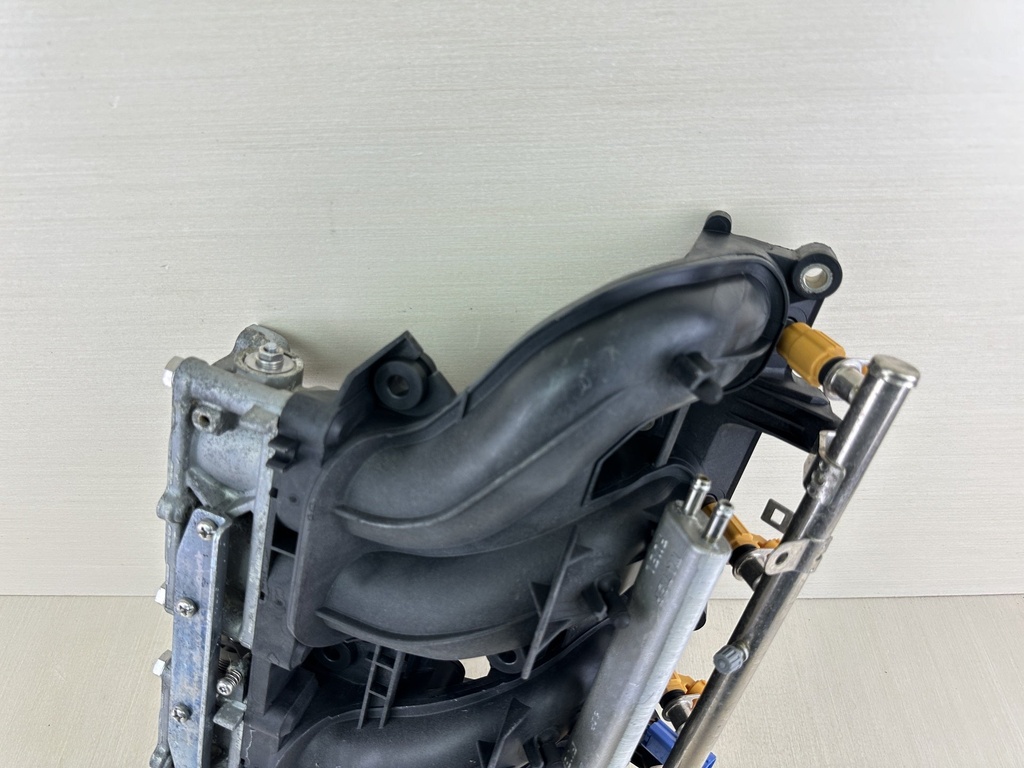 2006 Yamaha 150HP 4 Stroke Outboard Air Intake Manifold Assembly & Throttle Body 63P-14440-00-00