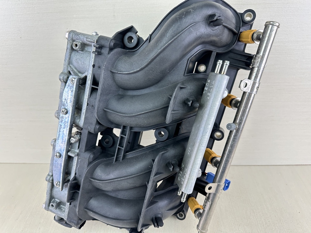 2006 Yamaha 150HP 4 Stroke Outboard Air Intake Manifold Assembly & Throttle Body 63P-14440-00-00