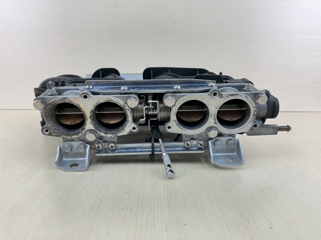 2006 Yamaha 150HP 4 Stroke Outboard Air Intake Manifold Assembly & Throttle Body 63P-14440-00-00