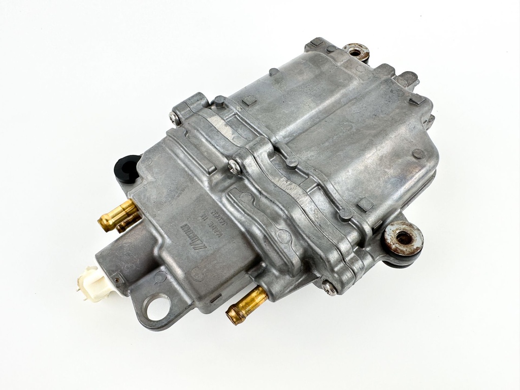 2003 Suzuki 140 HP 4 Stroke Outboard Vapor Separator Tank VST 15600-90J01 OEM