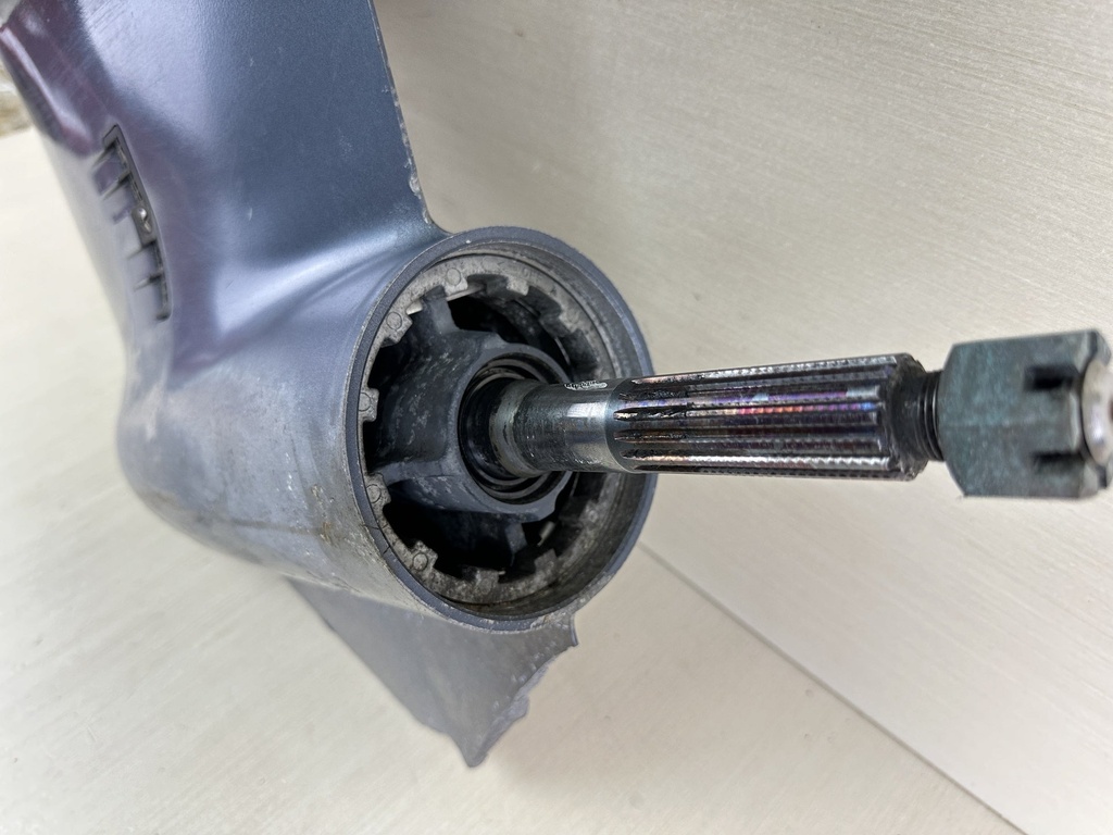 2006 Yamaha 150HP 4 Stroke Outboard 25" Lower Unit Gear Case RH 63P-45300-17-8D