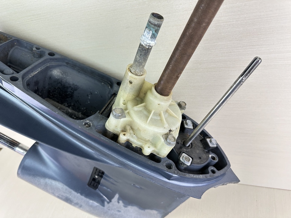 2006 Yamaha 150HP 4 Stroke Outboard 25" Lower Unit Gear Case RH 63P-45300-17-8D