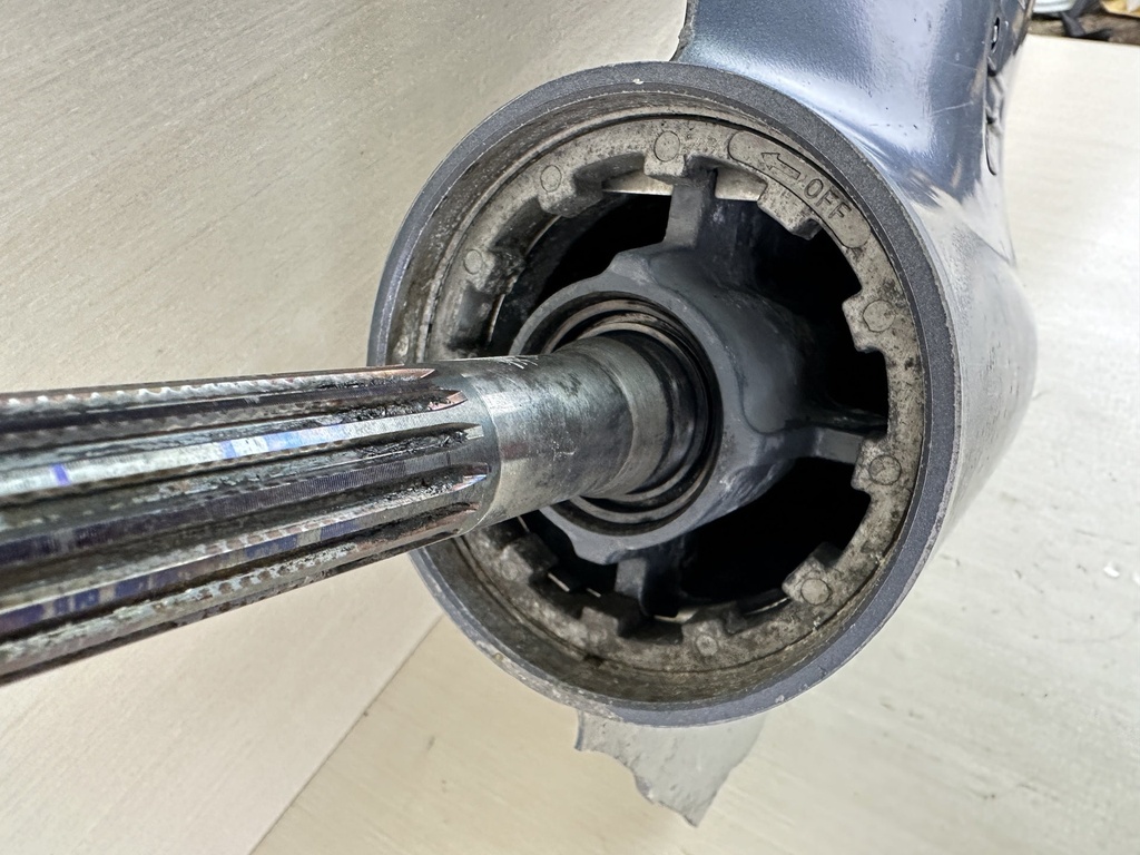 2006 Yamaha 150HP 4 Stroke Outboard 25" Lower Unit Gear Case RH 63P-45300-17-8D