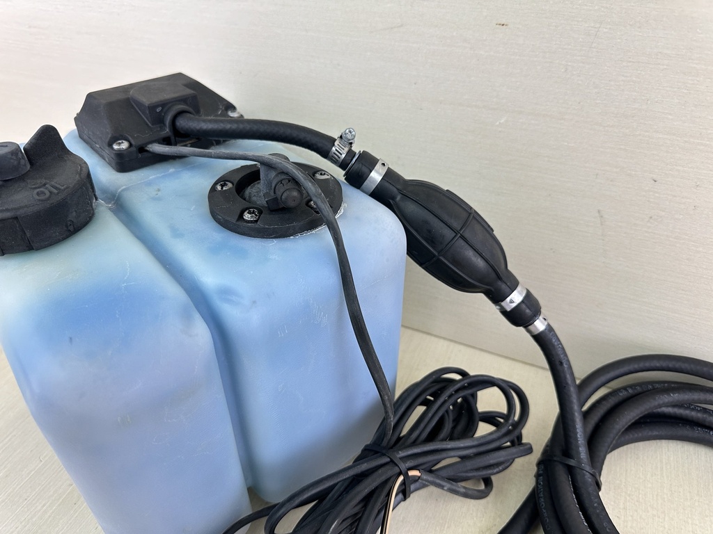 Evinrude Johnson BRP 2 Stroke Oil Tank With Supply & Return Line 1.8 Gallon 5008617