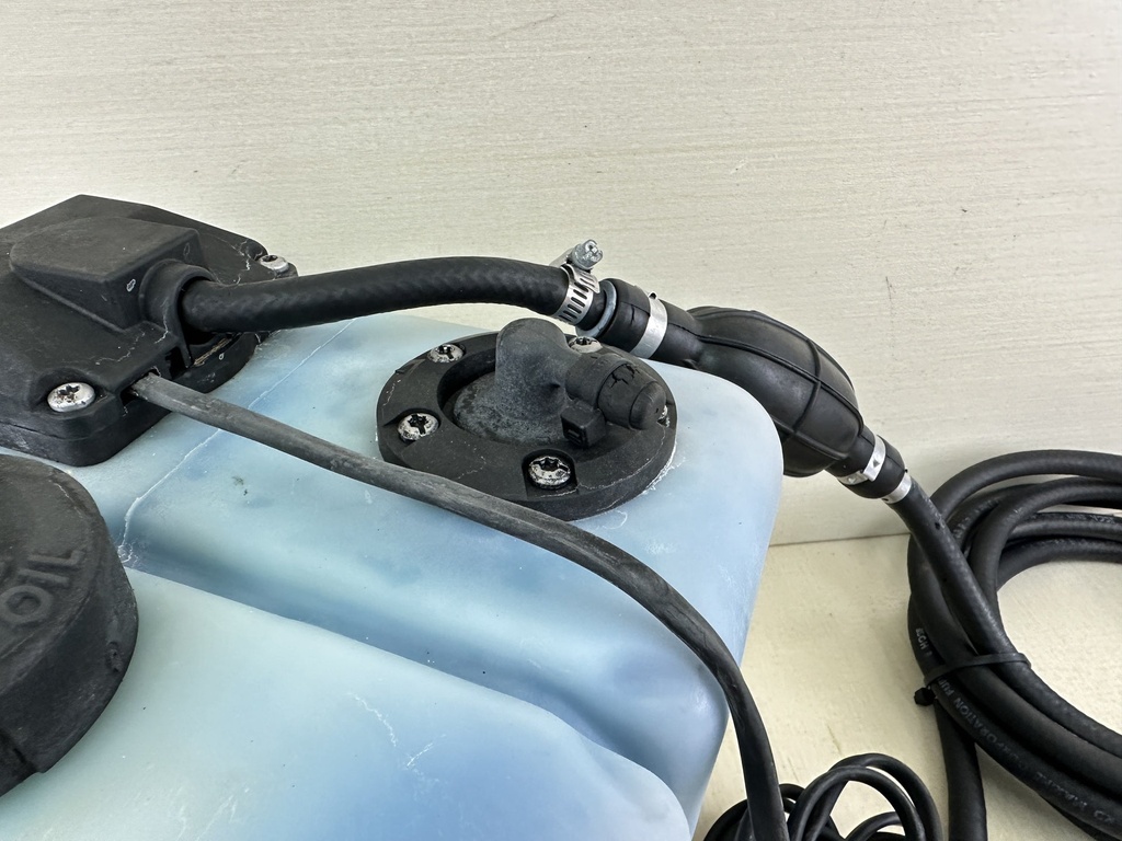 Evinrude Johnson BRP 2 Stroke Oil Tank With Supply & Return Line 1.8 Gallon 5008617