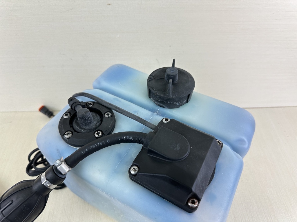 Evinrude Johnson BRP 2 Stroke Oil Tank With Supply & Return Line 1.8 Gallon 5008617