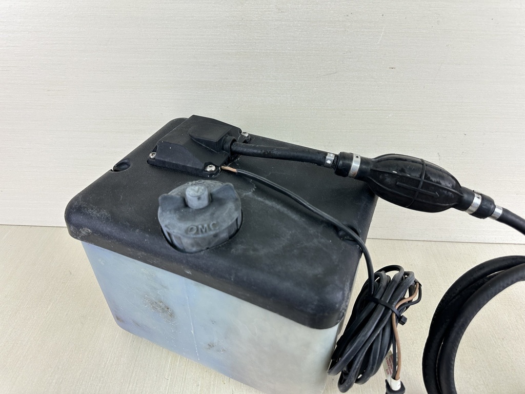 Evinrude Johnson OMC 2 Stroke Oil Tank Supply With Sensor 1.8 Gallon 5008617