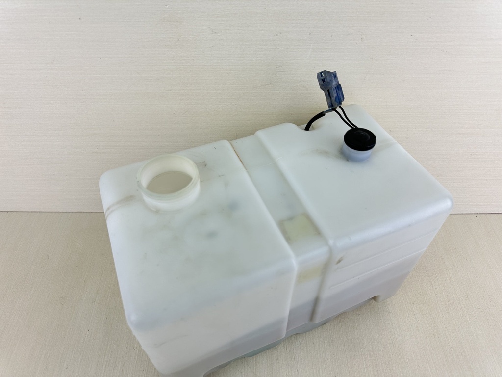 Yamaha Outboard 2 Stroke Remote Oil Tank & Pump 2.8 Gallons