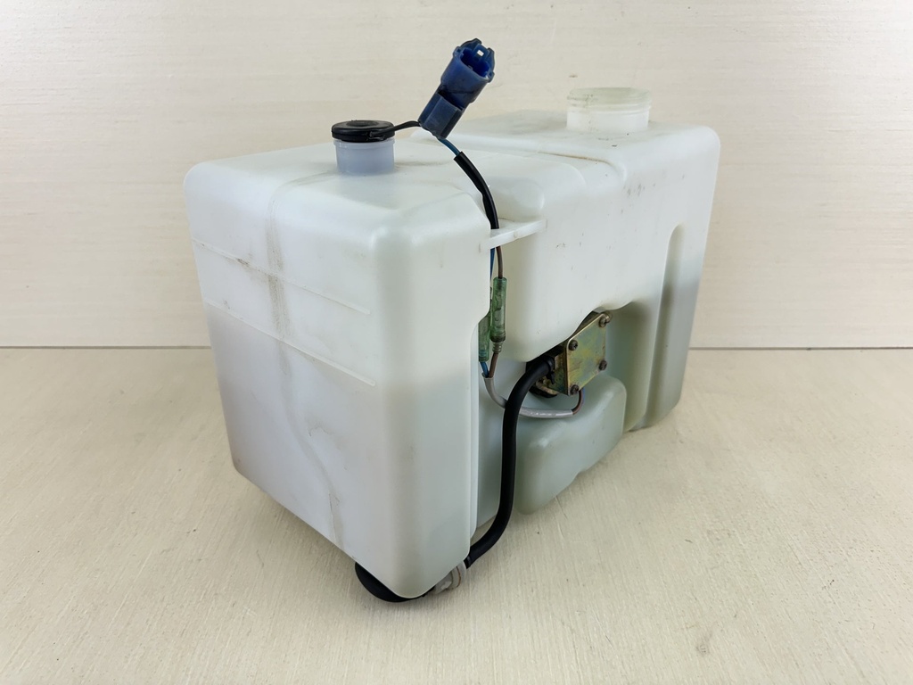 Yamaha Outboard 2 Stroke Remote Oil Tank & Pump 2.8 Gallons