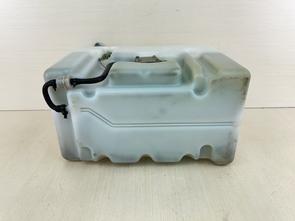 Yamaha Outboard 2 Stroke Remote Oil Tank & Pump 2.8 Gallons