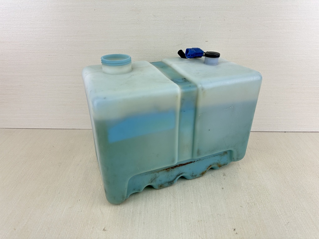 Yamaha Outboard Remote 2 Stroke Oil Tank Assembly With Pump 2.8 Gallons