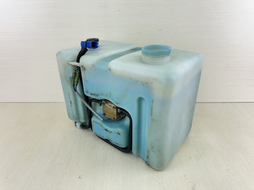 Yamaha Outboard Remote 2 Stroke Oil Tank Assembly With Pump 2.8 Gallons