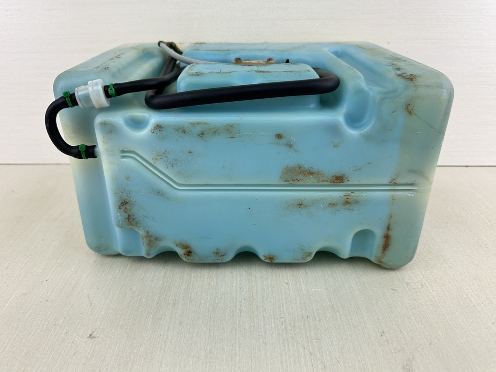 Yamaha Outboard Remote 2 Stroke Oil Tank Assembly With Pump 2.8 Gallons