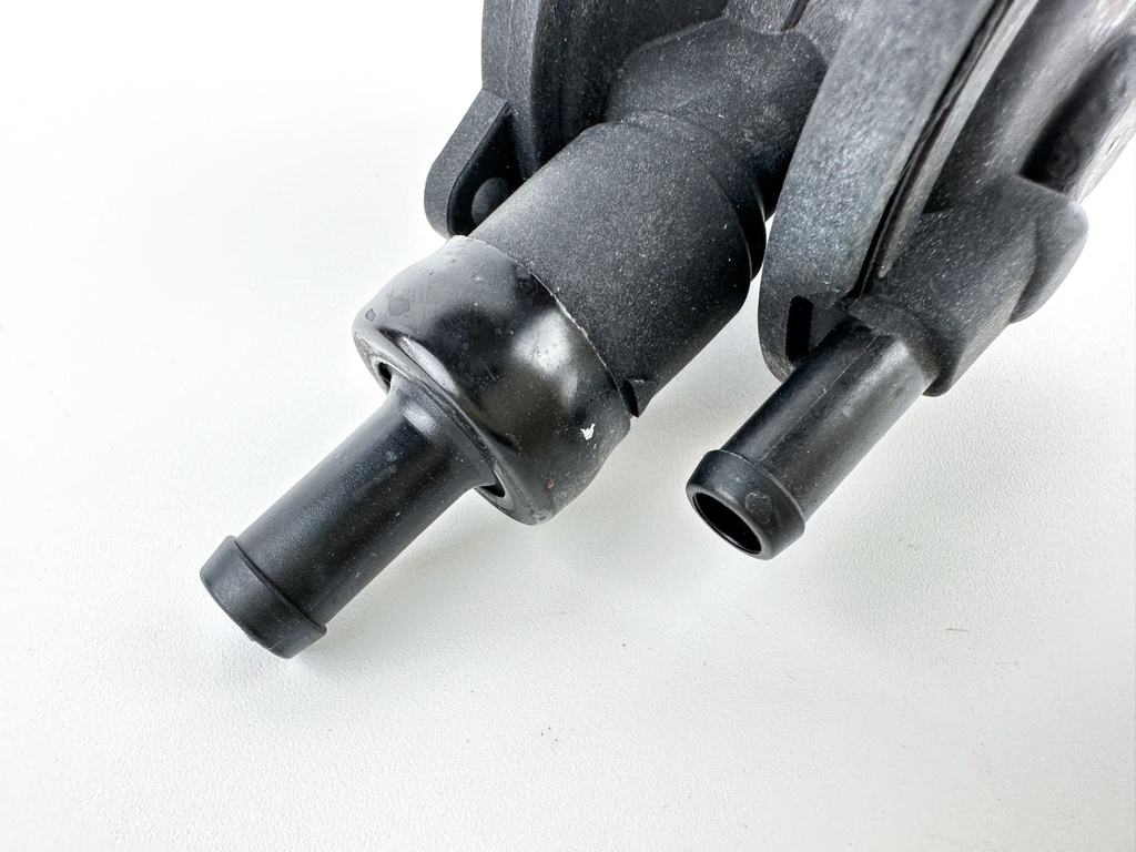 2008 Evinrude 200 HP 2 Stroke Outboard Fuel Lift Pump 5010308 OEM