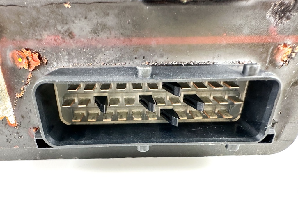 2008 Evinrude 200 HP 2 Stroke Etec Engine Control Module Unit EMM 0586982 Damaged