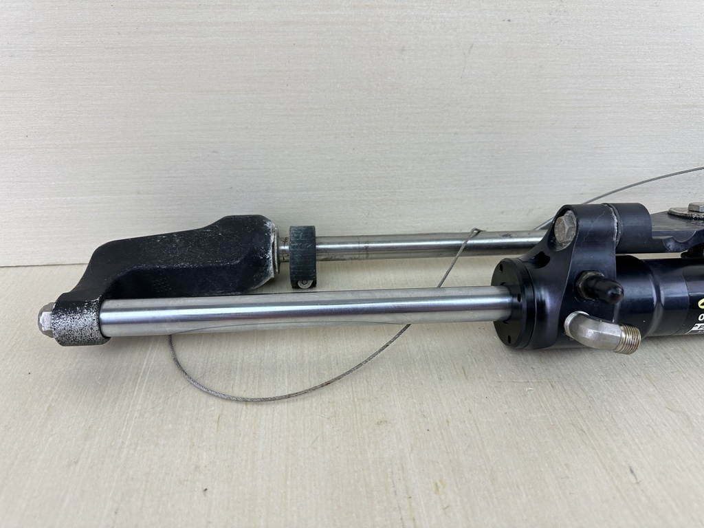 SeaStar Front Mount Outboard Hydraulic Steering Cylinder Assembly HC5358