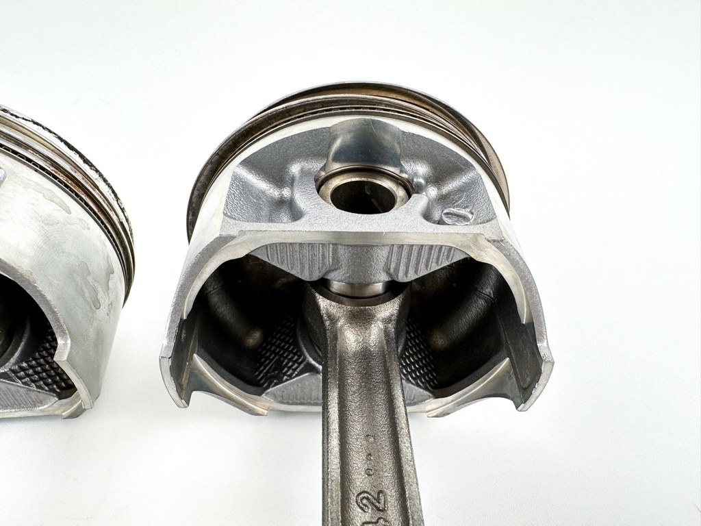 2008 Suzuki 115 HP 4 Stroke Outboard Piston & Connecting Rod Set 12160-92J00 OEM
