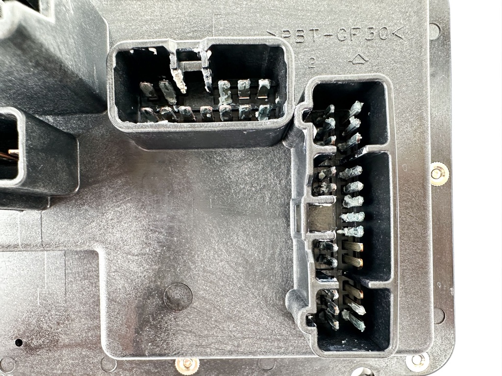 2007 Yamaha 250 HP 4 Stroke Outboard Fuse Box 6P2-82170-00-00 OEM