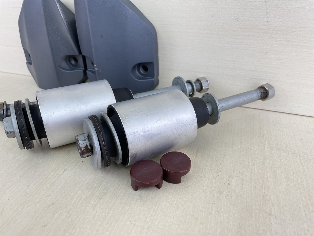 2009 Yamaha 150HP 4 Stroke Outboard Lower Motor Side Mount Dampers W/ Bolts 63P-44555-00-00