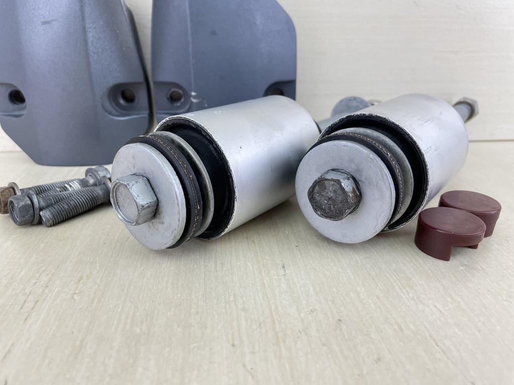 2009 Yamaha 150HP 4 Stroke Outboard Lower Motor Side Mount Dampers W/ Bolts 63P-44555-00-00